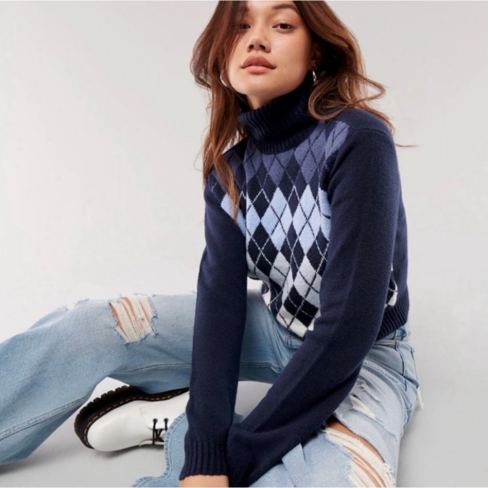 Hollister turtle neck sweater